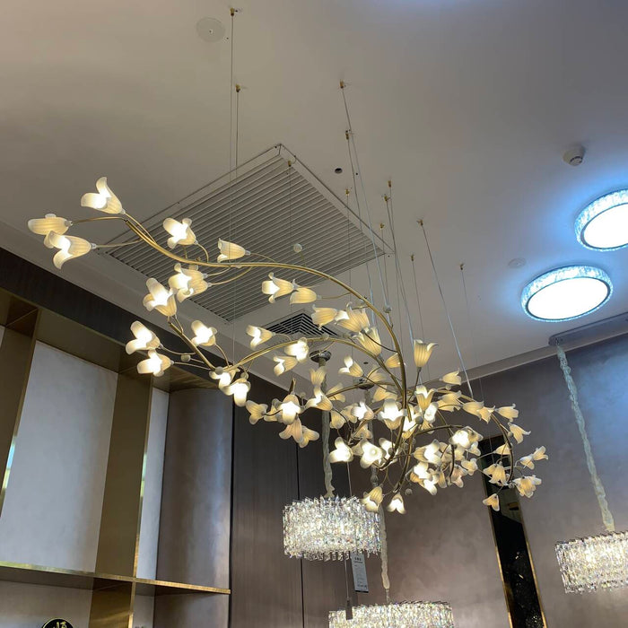 Modern Creative Brass Branch Ceramics Flower Chandelier for Living Room/Hotel/Restaurant