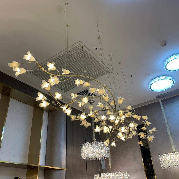 Modern Creative Brass Branch Ceramics Flower Chandelier for Living Room/Hotel/Restaurant