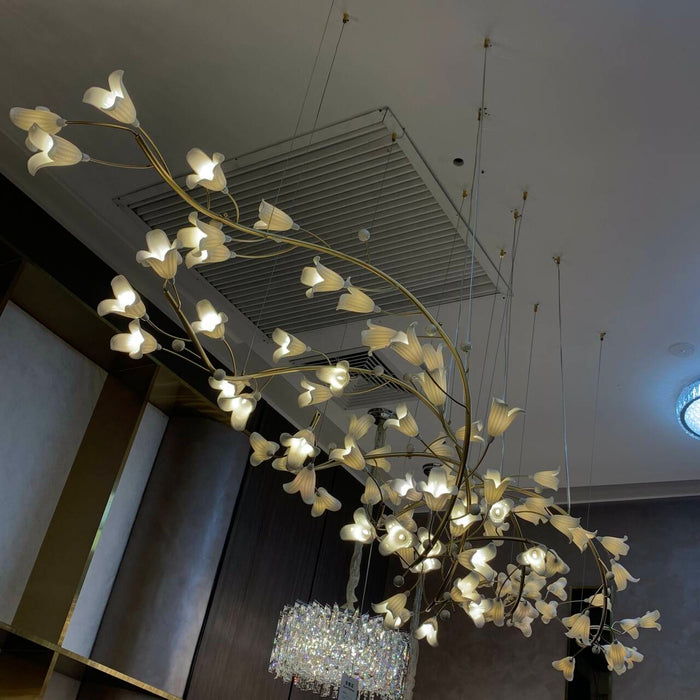 Modern Creative Brass Branch Ceramics Flower Chandelier for Living Room/Hotel/Restaurant