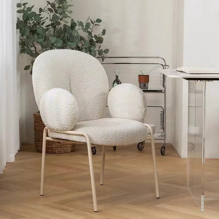 Moderne eenvoudige ivoorwitte boucle-accentstoel